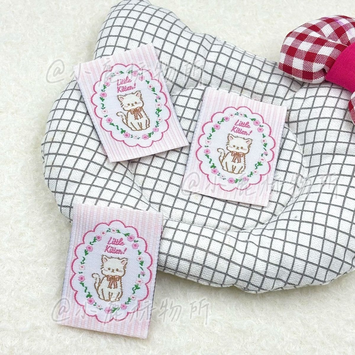 Korean Style Floral Cat with B - Winter Clothing Label 评论和价格